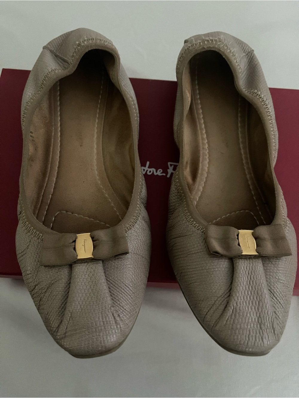 Salvatore Ferragamo Taupe Vara Bow Leather Ballet Flats